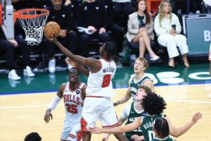 Chicago Bulls storm back from early deficit to beat Milwaukee Bucks in NBA