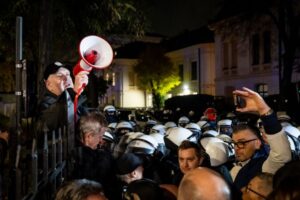 Polish police deployed to top court after head judge suspended