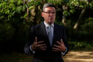 UK PM Burnham says he wants to discuss a return to EU freedom of movement